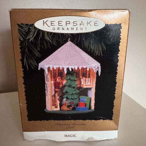 Hallmark 1996 Keepsake Ornament Treasured Memories Plug in Ornament Jim Reid - Picture 4 of 7